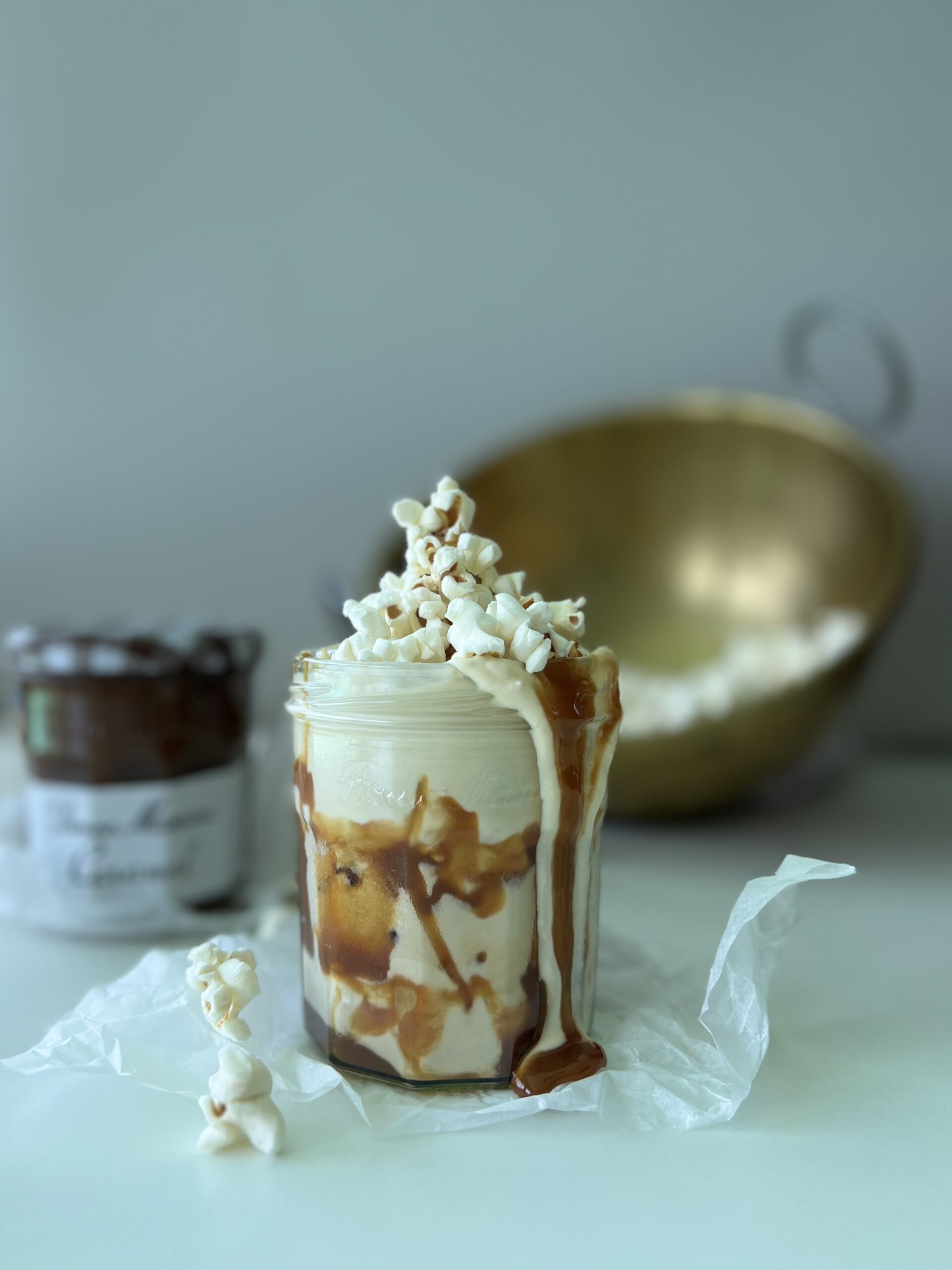 Karamelové trifle s popcornem